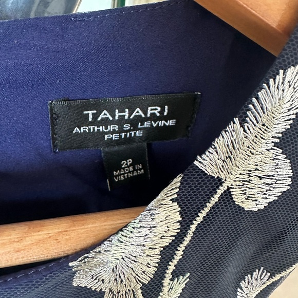 Elegant Tahari Dress - Picture 2 of 7